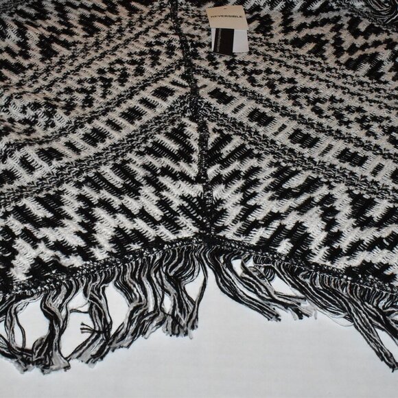 Chelsea & Theadore Open Front Fringe Wrap Sweater Black and White Size M - Picture 8 of 9